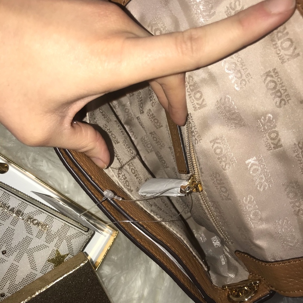 Michael Kors Medium Vanna & Wallet - Picture 5 of 8